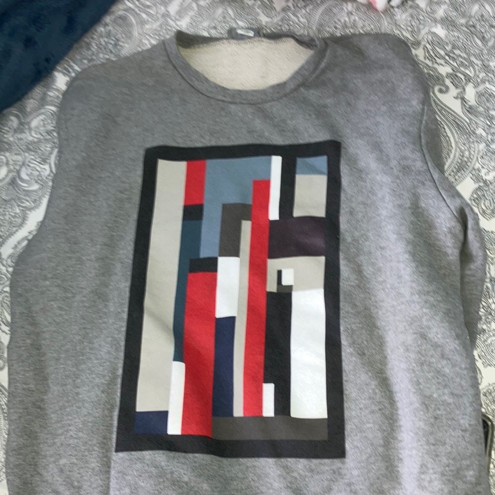 grey dior pull over